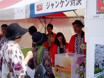 2011-10-8-radio-matsuri-7.jpg