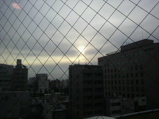 20101125雲に隠れた太陽.jpg