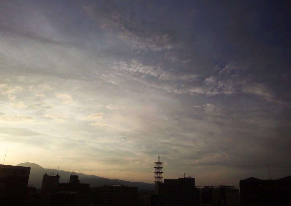 今週は梅雨空続く 空色日記