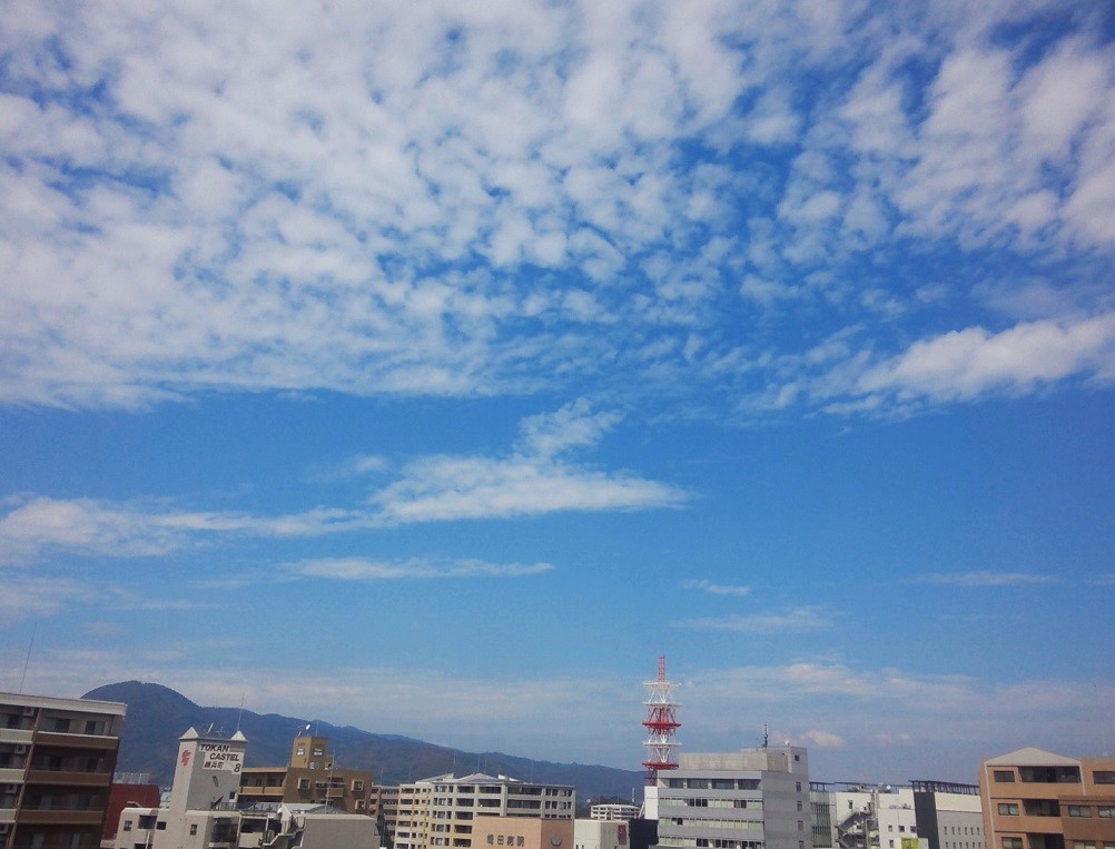 あすまで晴れ 秋分の日は 空色日記