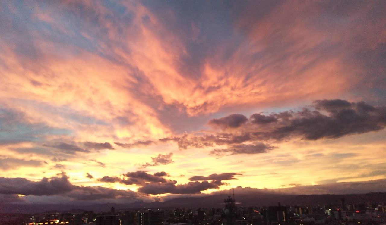 朝焼けも夕焼けも幻想的に 空色日記